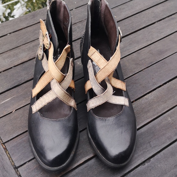 L'Artiste Spring Step funky strappy heels - Picture 3 of 13